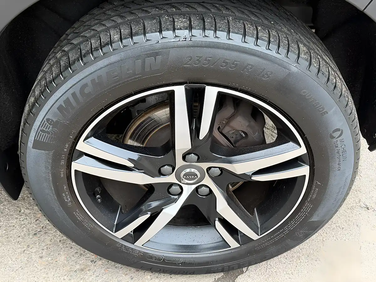 Used 2021 Volvo XC40 R-Design Black - Interior and Exterior details 18