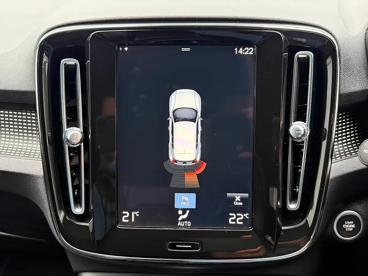 Used 2021 Volvo XC40 R-Design Black - Interior and Exterior details 19