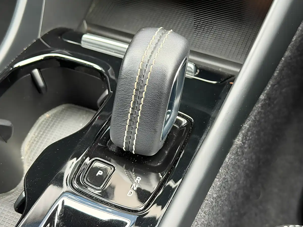 Used 2021 Volvo XC40 R-Design Black - Interior and Exterior details 4