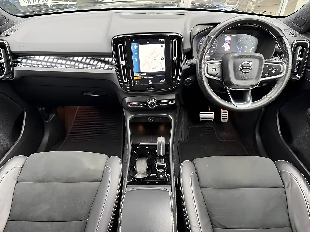 Used 2021 Volvo XC40 R-Design Black - Interior and Exterior details 6