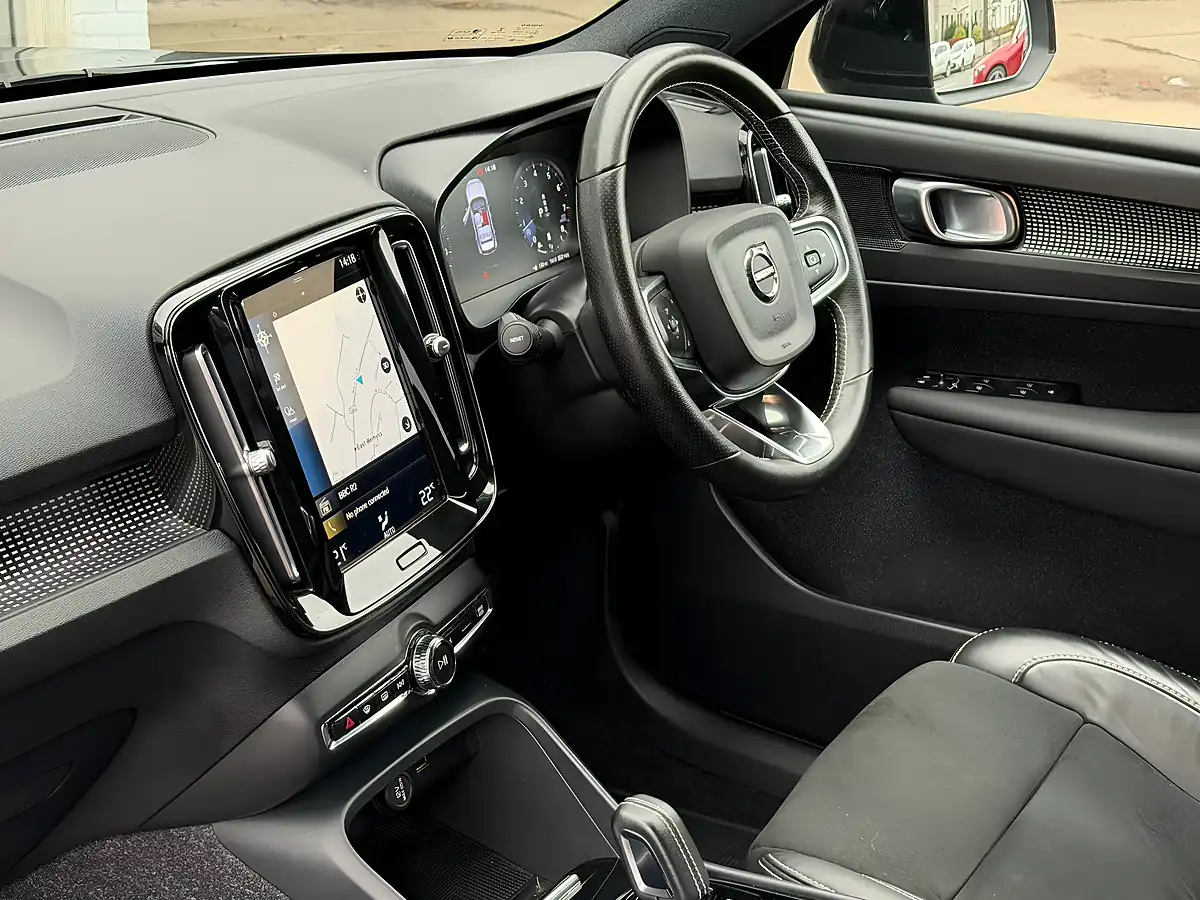 Used 2021 Volvo XC40 R-Design Black - Interior and Exterior details 7