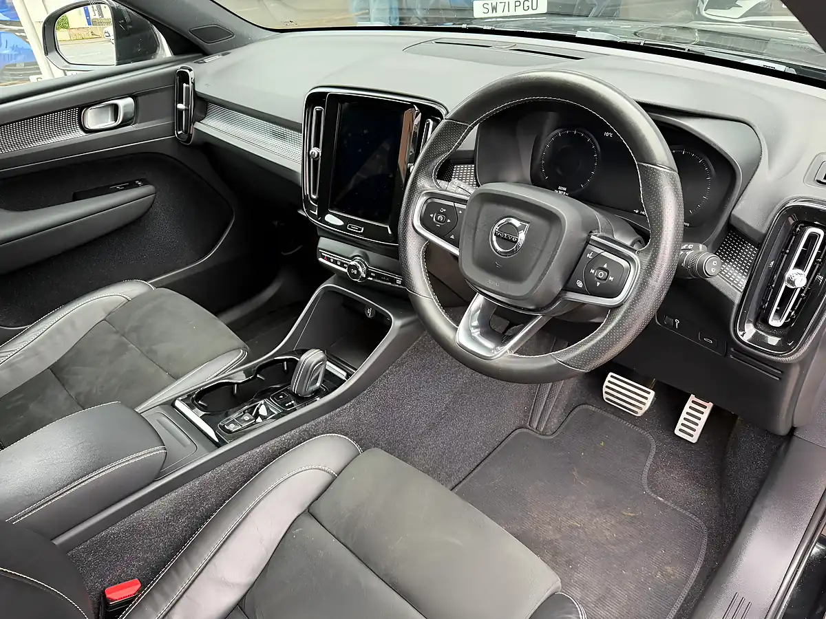 Used 2021 Volvo XC40 R-Design Black - Interior and Exterior details 9
