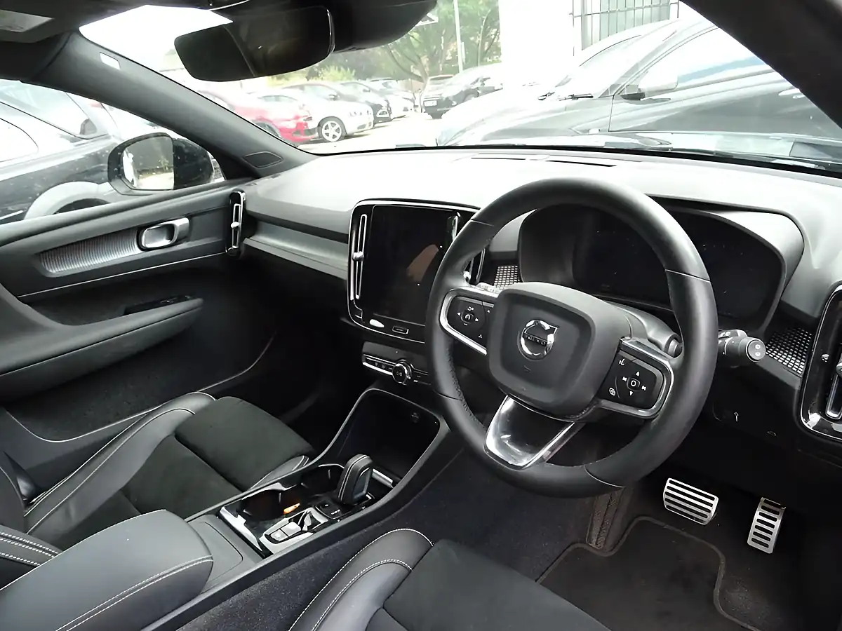 Used 2021 Volvo XC40 R-Design Black - Interior and Exterior details 13