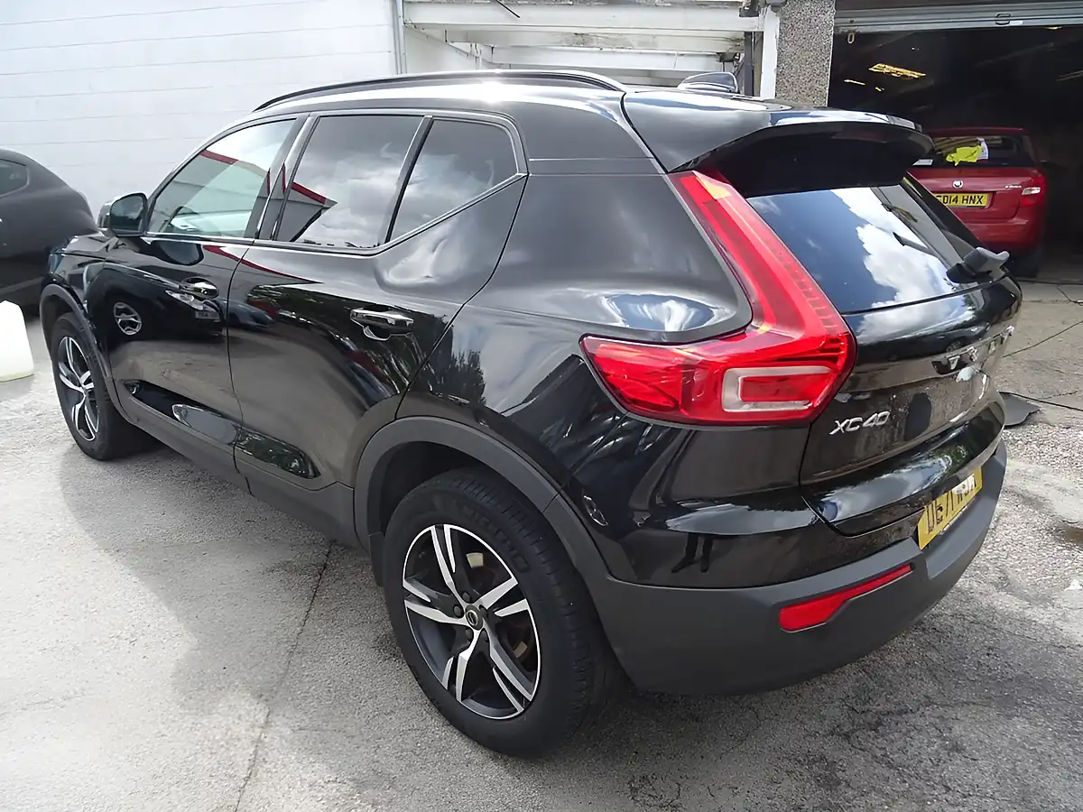 Used 2021 Volvo XC40 R-Design Black - Interior and Exterior details 17