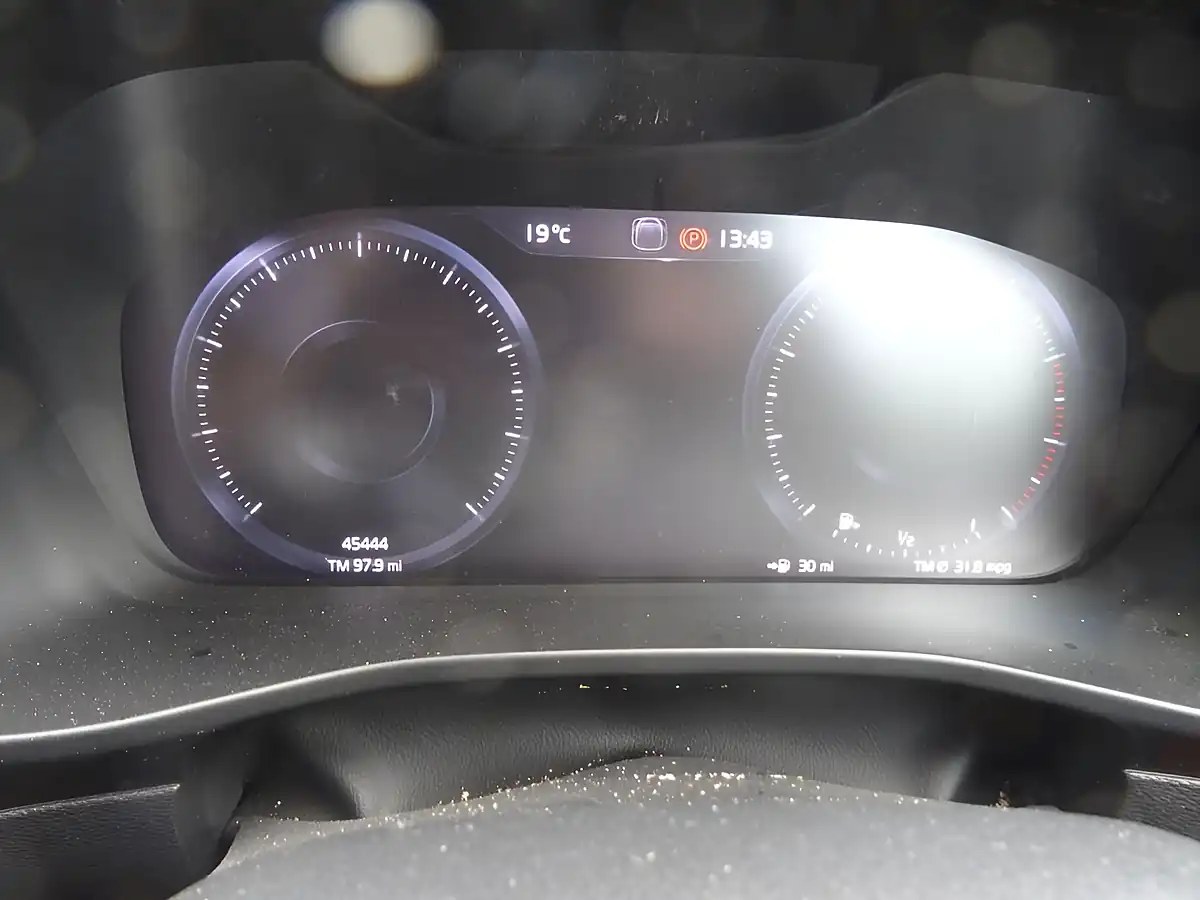 Used 2021 Volvo XC40 R-Design Black - Interior and Exterior details 18