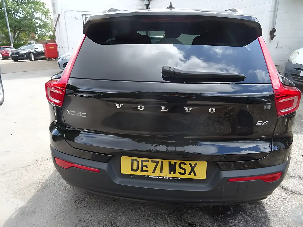 Used 2021 Volvo XC40 R-Design Black - Interior and Exterior details 6