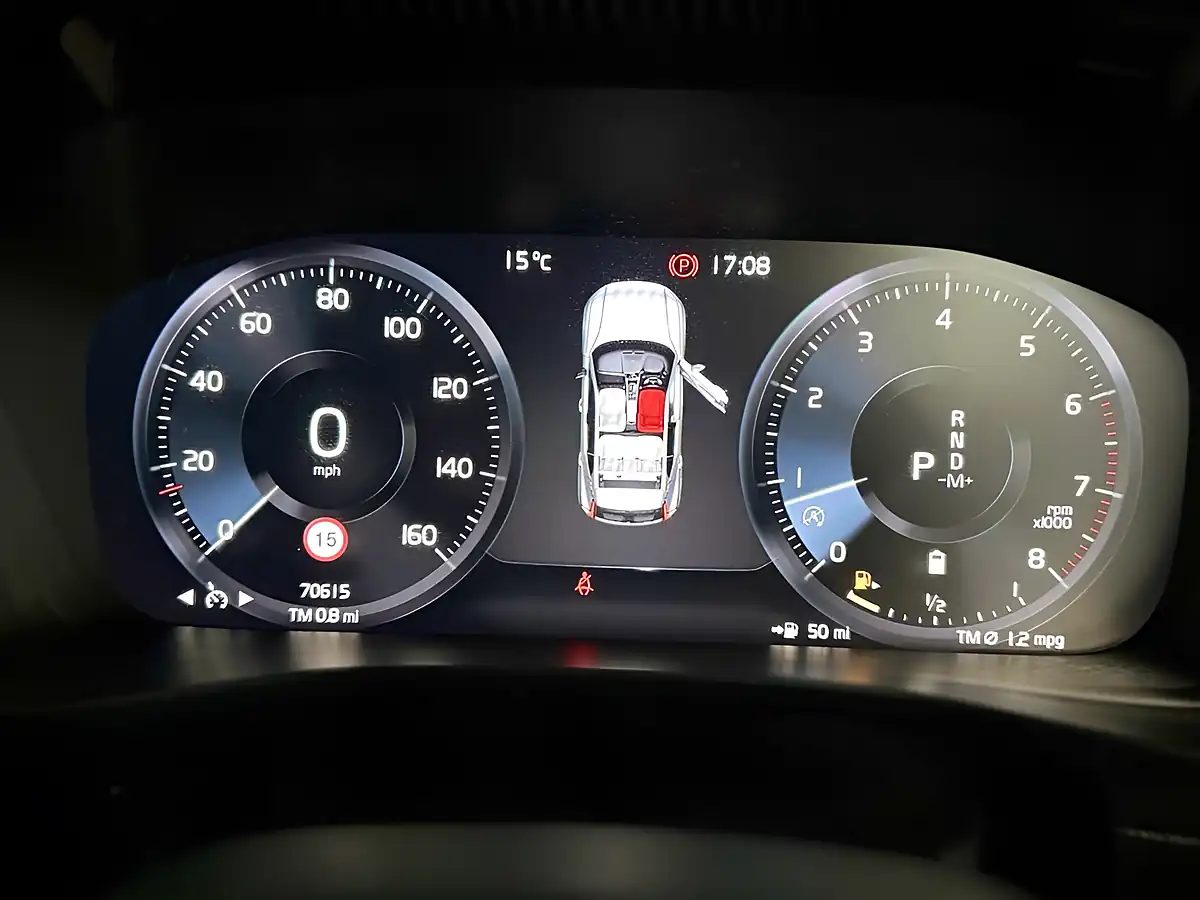 Used 2021 Volvo XC40 R-Design Black - Interior and Exterior details 11