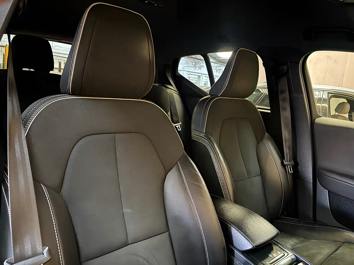 Used 2021 Volvo XC40 R-Design Black - Interior and Exterior details 15