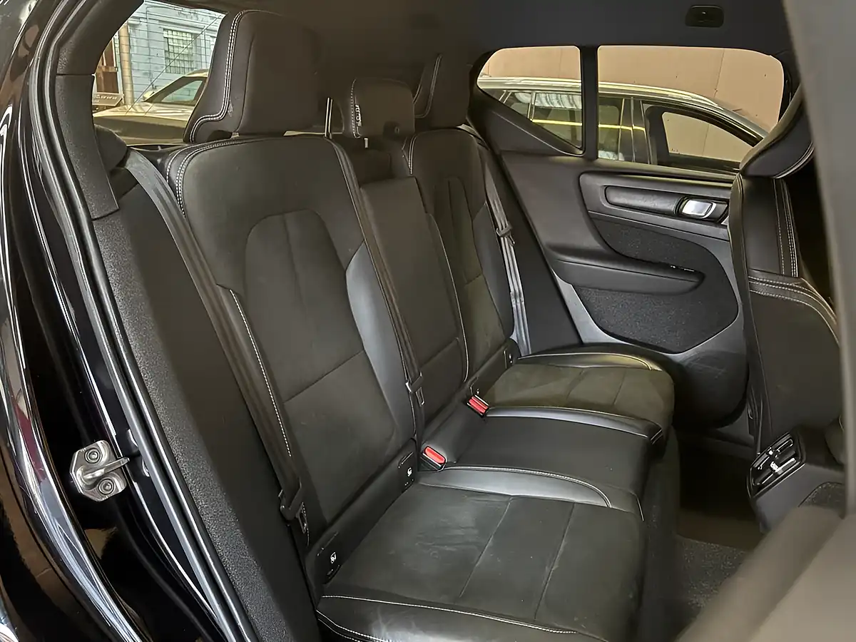 Used 2021 Volvo XC40 R-Design Black - Interior and Exterior details 16
