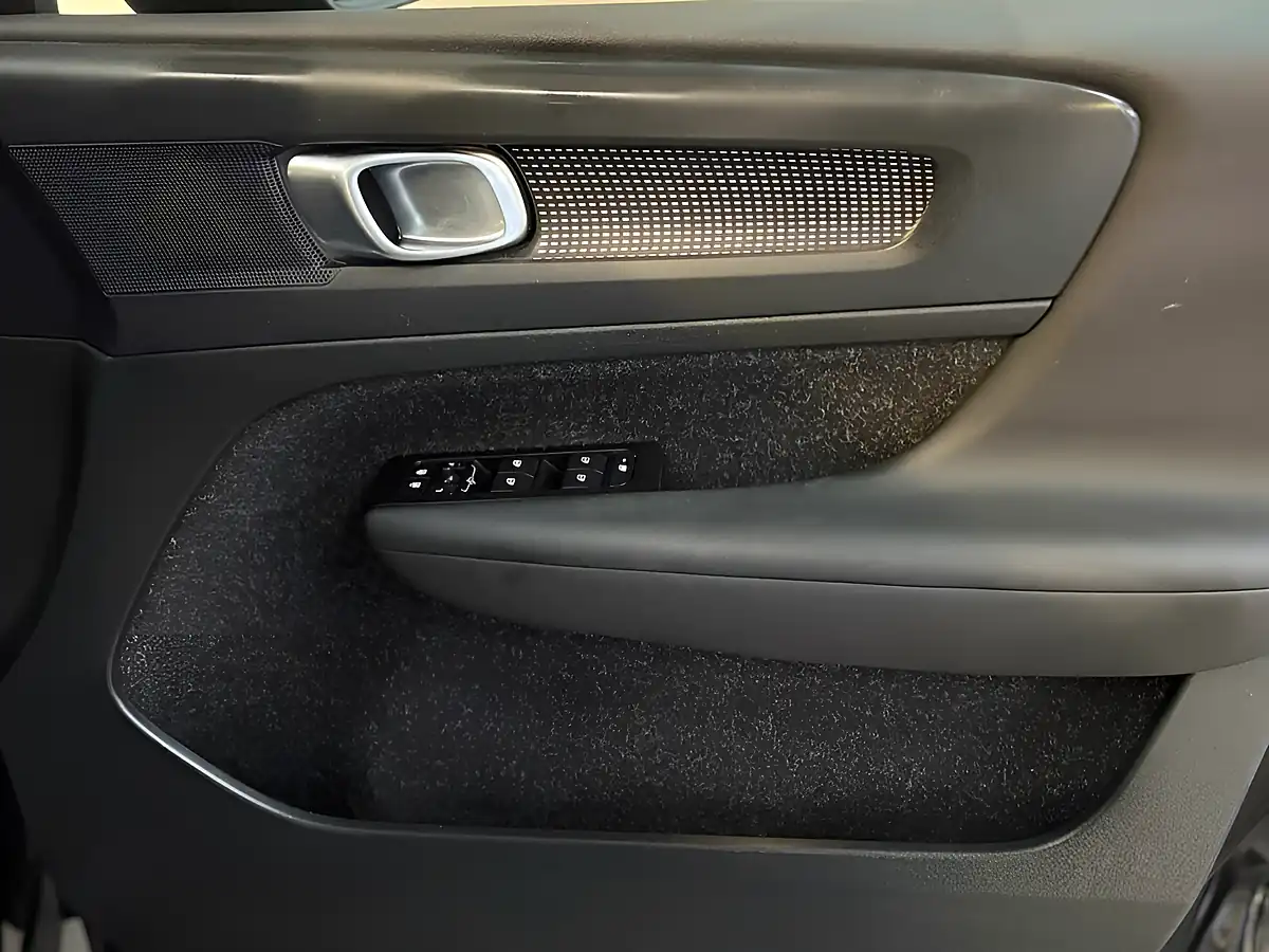 Used 2021 Volvo XC40 R-Design Black - Interior and Exterior details 20