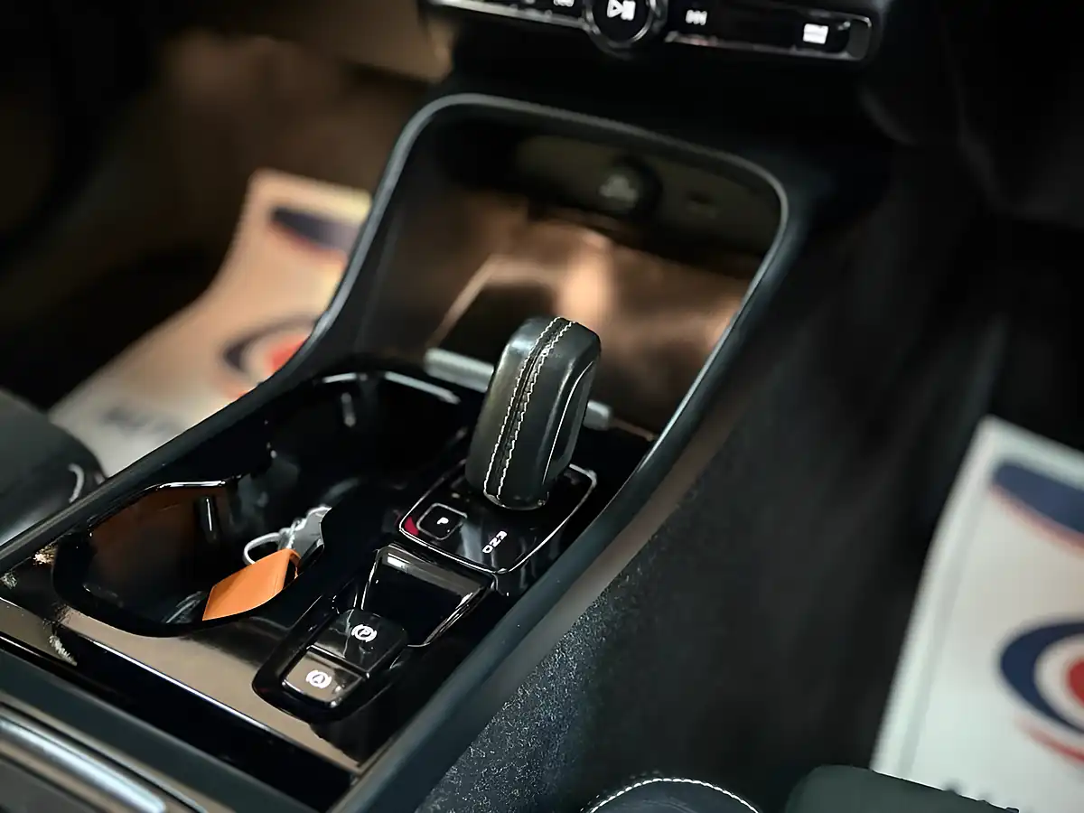 Used 2021 Volvo XC40 R-Design Black - Interior and Exterior details 6
