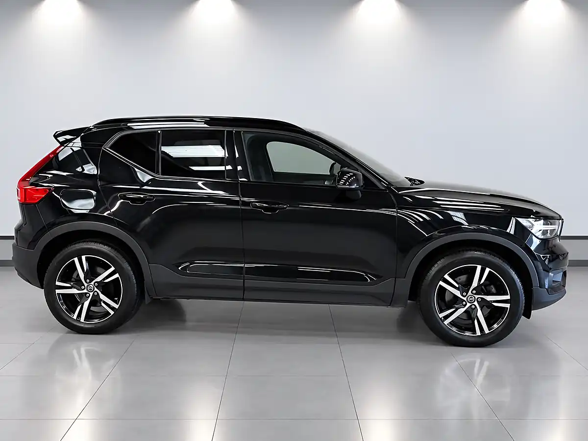 Used 2021 Volvo XC40 R-Design Black - Interior and Exterior details 9