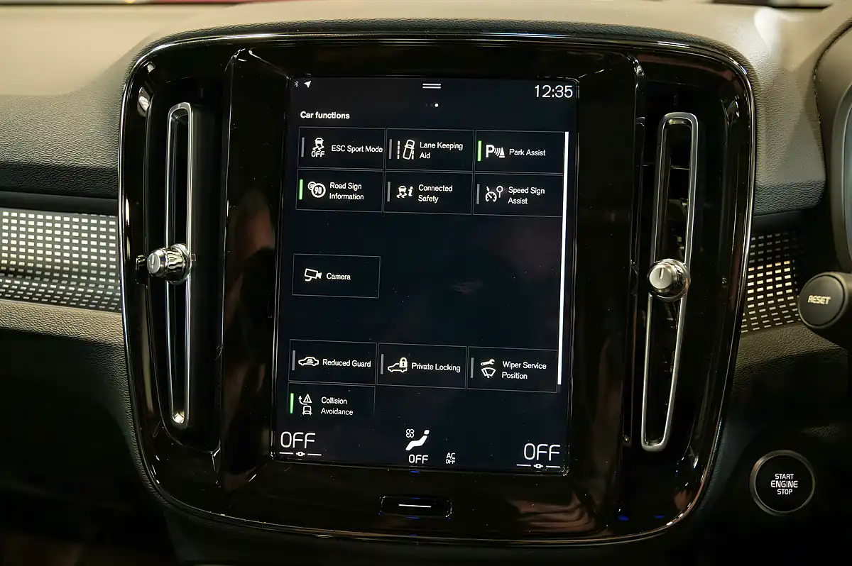 Used 2021 Volvo XC40 R-Design Denim Blue - Interior and Exterior details 12