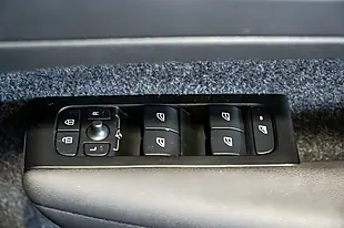 Used 2021 Volvo XC40 R-Design Denim Blue - Interior and Exterior details 13