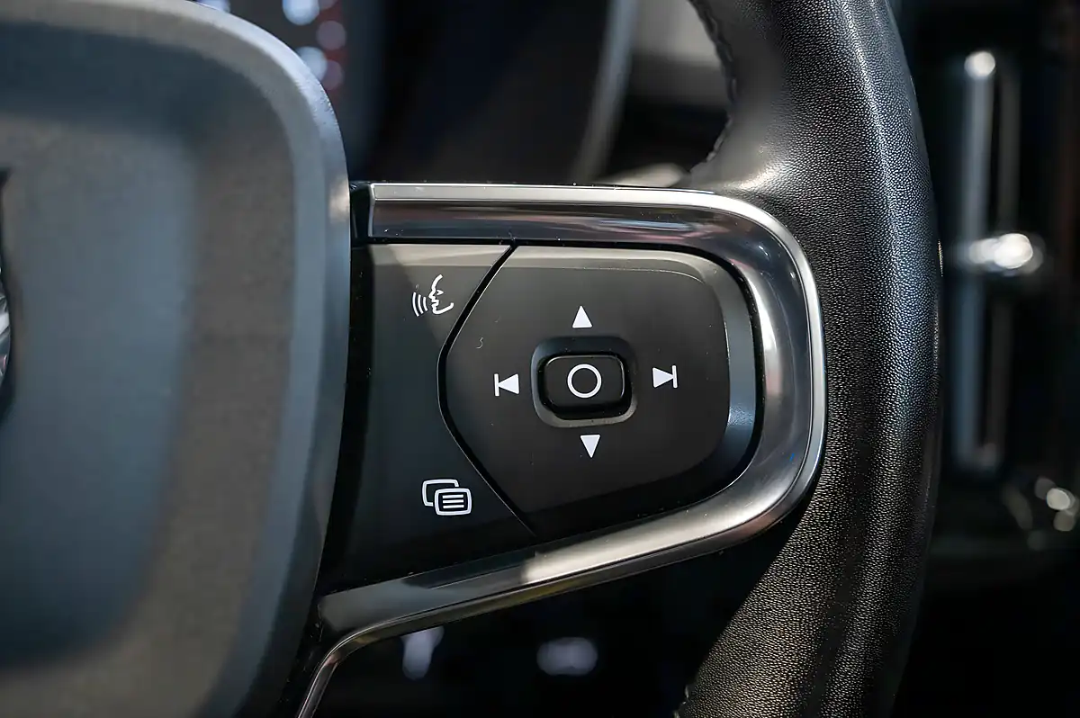 Used 2021 Volvo XC40 R-Design Denim Blue - Interior and Exterior details 14