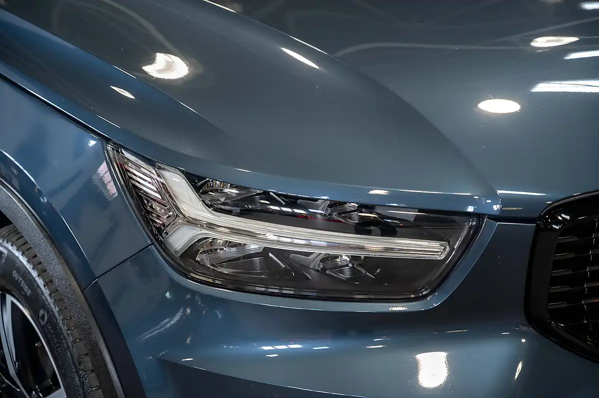Used 2021 Volvo XC40 R-Design Denim Blue - Interior and Exterior details 17