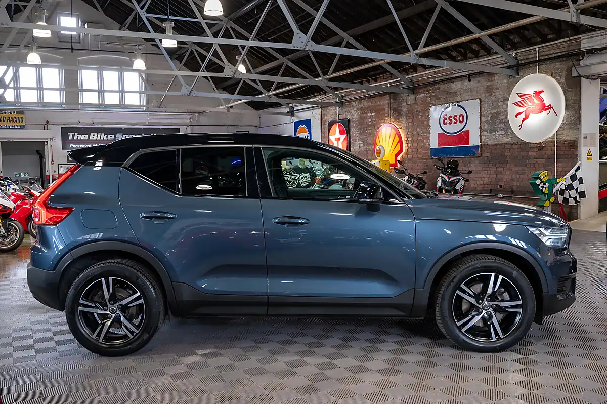 Used 2021 Volvo XC40 R-Design Denim Blue - Interior and Exterior details 2