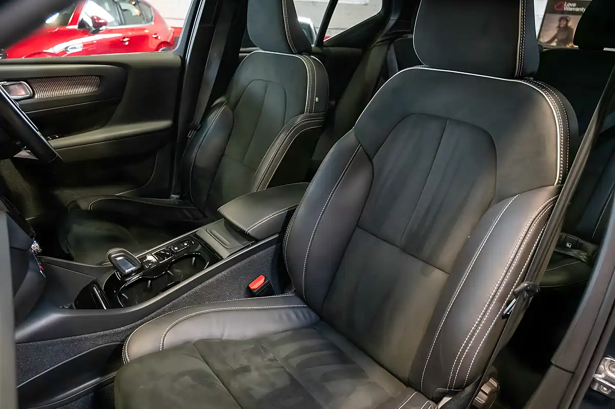 Used 2021 Volvo XC40 R-Design Denim Blue - Interior and Exterior details 8