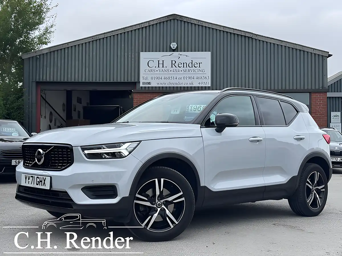 Used 2021 Volvo XC40 R-Design Glacier Silver - Front View