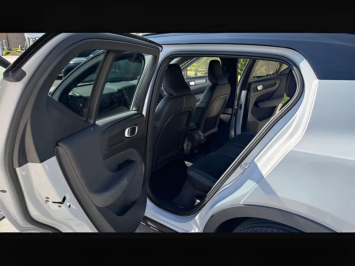 Used 2021 Volvo XC40 R-Design Glacier Silver - Interior and Exterior details 14