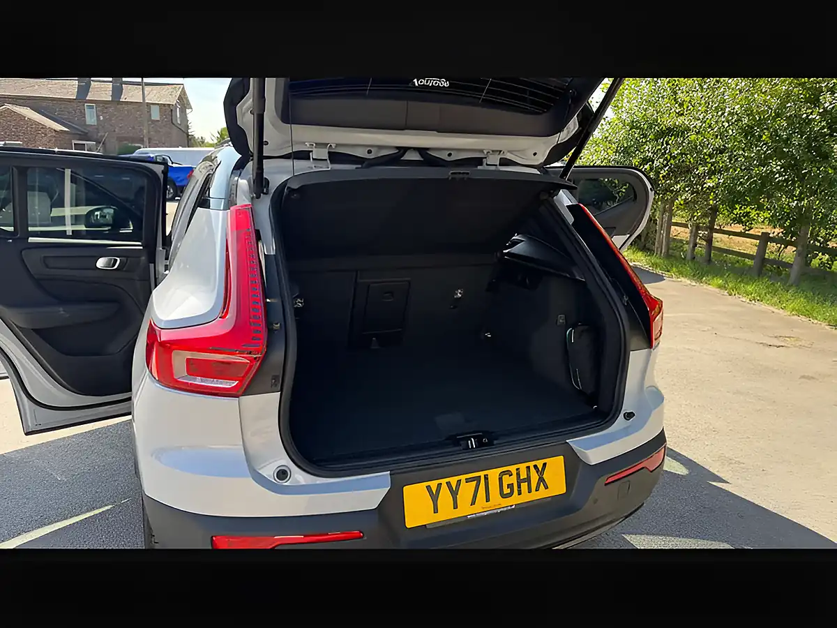 Used 2021 Volvo XC40 R-Design Glacier Silver - Interior and Exterior details 15