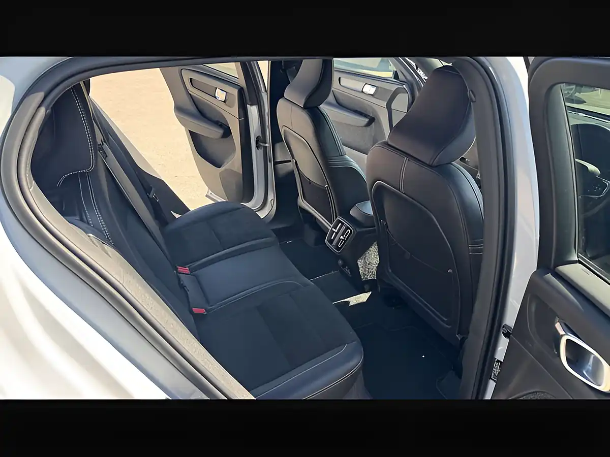 Used 2021 Volvo XC40 R-Design Glacier Silver - Interior and Exterior details 16