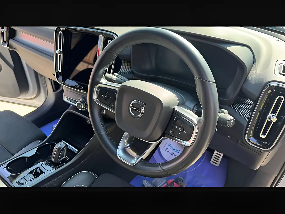 Used 2021 Volvo XC40 R-Design Glacier Silver - Interior and Exterior details 17