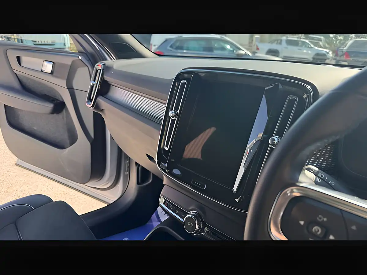 Used 2021 Volvo XC40 R-Design Glacier Silver - Interior and Exterior details 18