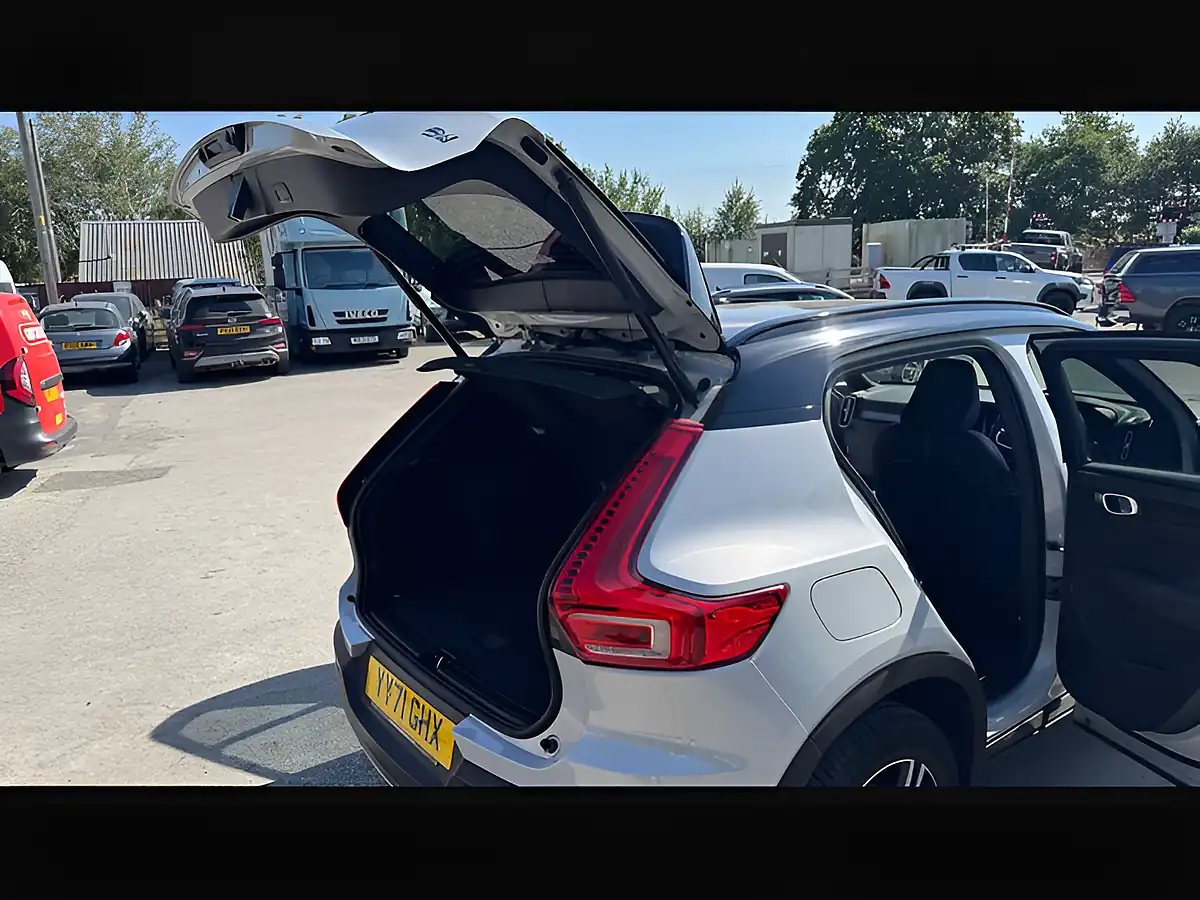 Used 2021 Volvo XC40 R-Design Glacier Silver - Interior and Exterior details 19