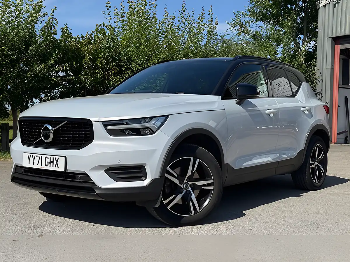 Used 2021 Volvo XC40 R-Design Glacier Silver - Interior and Exterior details 4