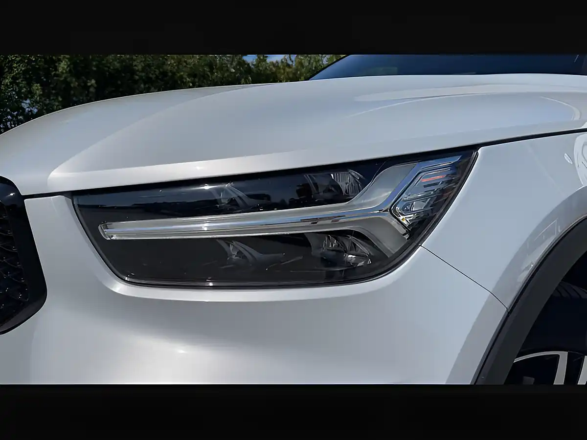 Used 2021 Volvo XC40 R-Design Glacier Silver - Interior and Exterior details 6