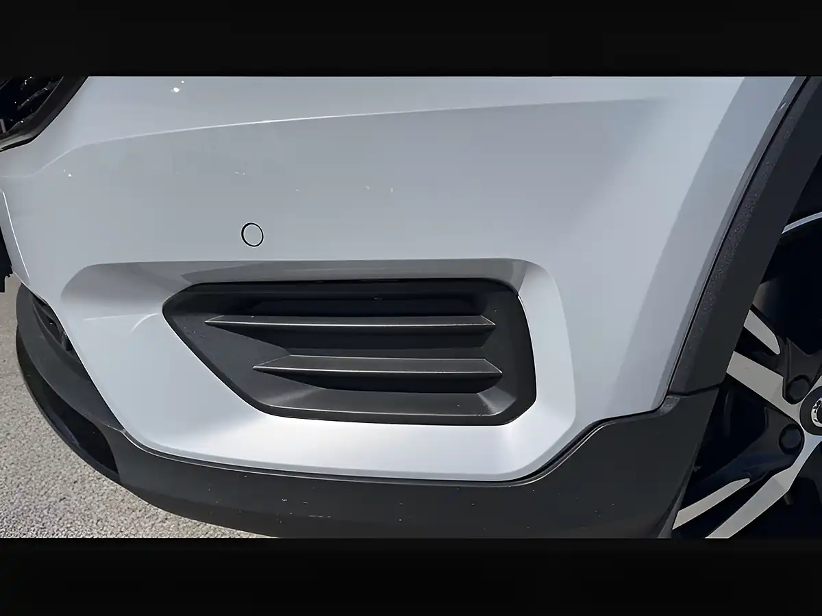 Used 2021 Volvo XC40 R-Design Glacier Silver - Interior and Exterior details 7