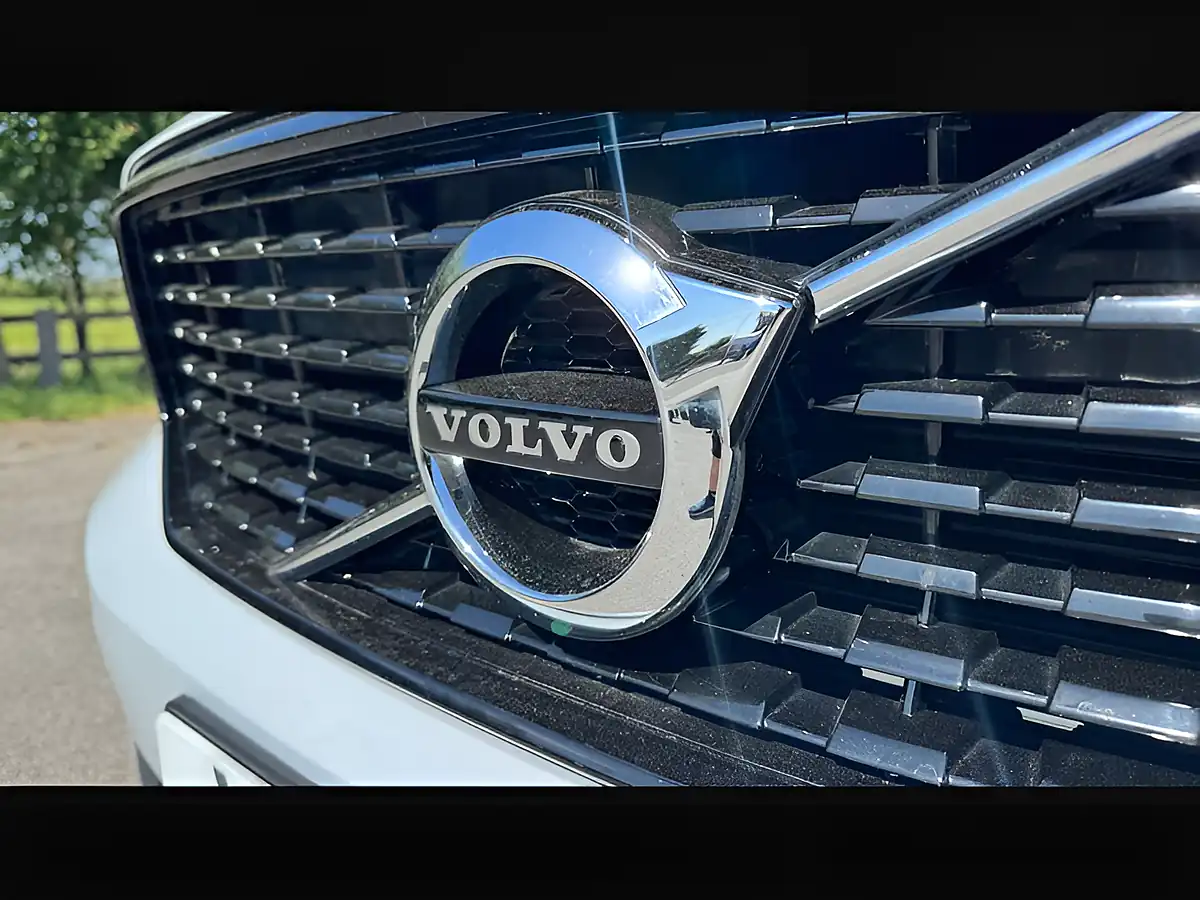 Used 2021 Volvo XC40 R-Design Glacier Silver - Interior and Exterior details 8