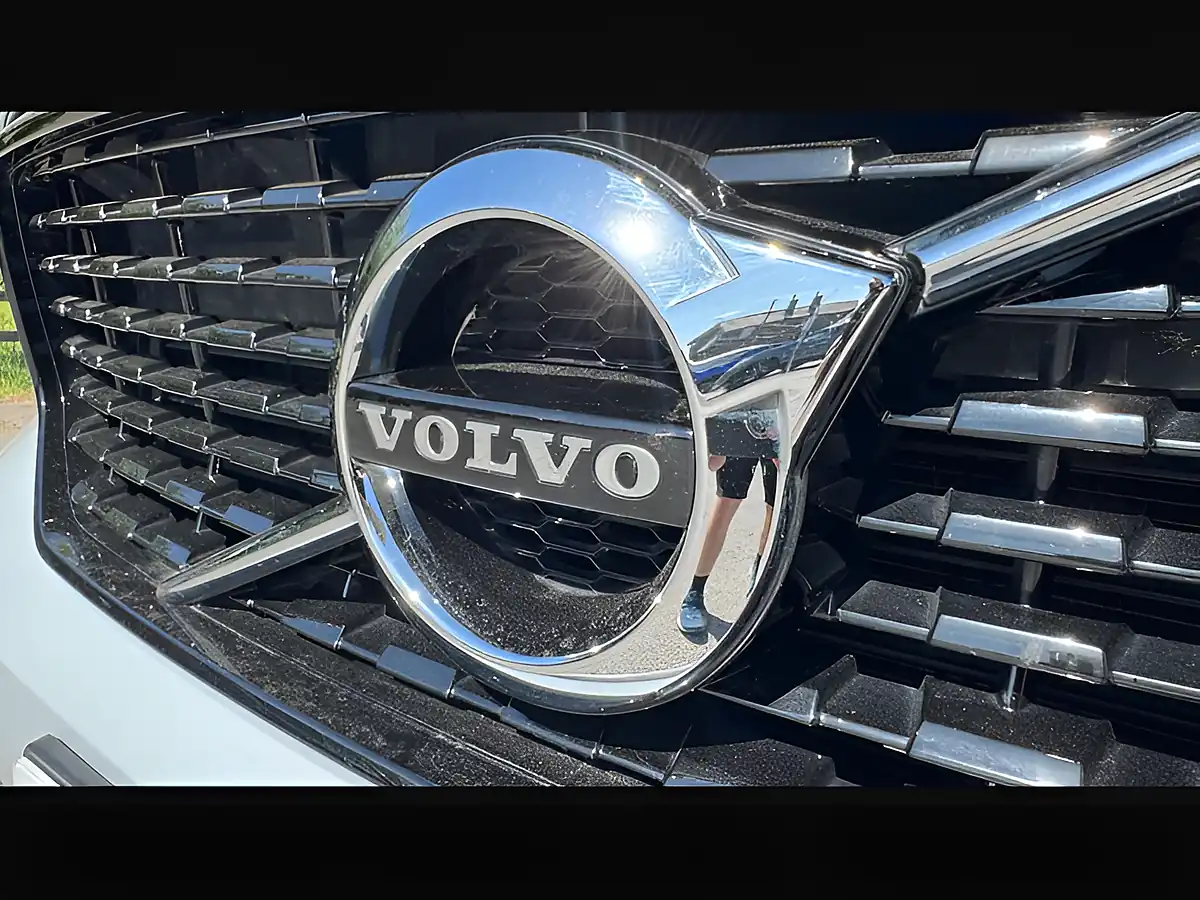 Used 2021 Volvo XC40 R-Design Glacier Silver - Interior and Exterior details 9