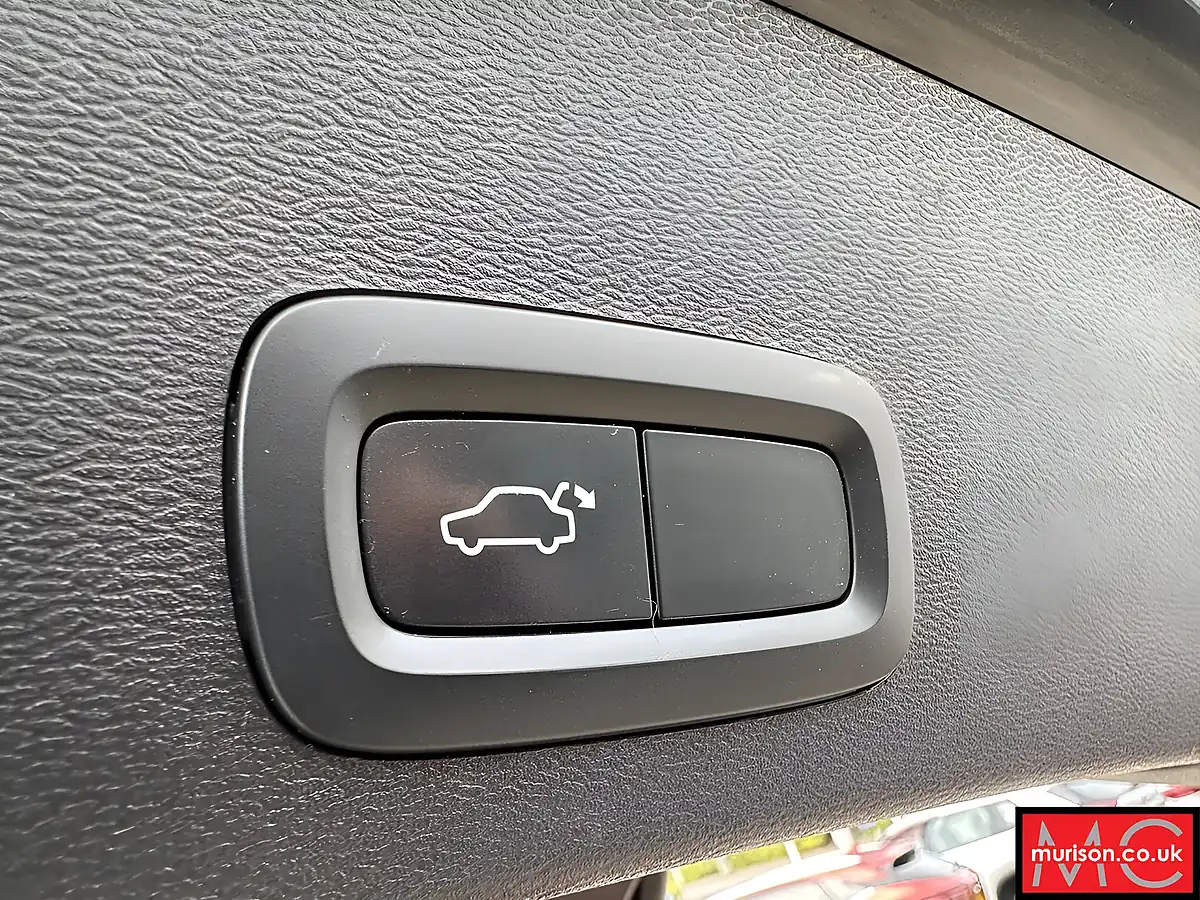 Used 2021 Volvo XC40 R-Design Pro Onyx Black - Interior and Exterior details 13