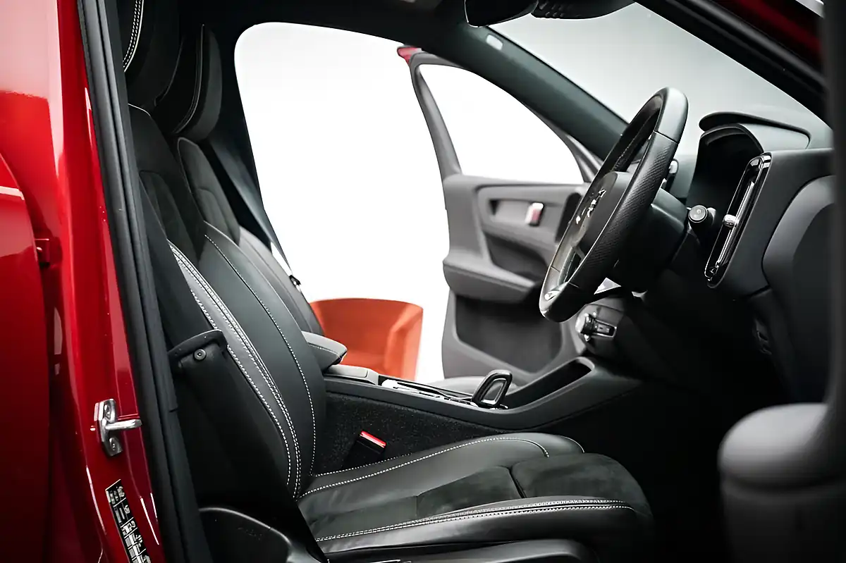 Used 2021 Volvo XC40 R-Design Pro Red - Interior and Exterior details 15