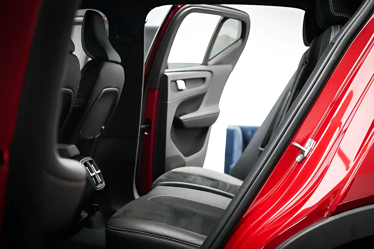 Used 2021 Volvo XC40 R-Design Pro Red - Interior and Exterior details 16