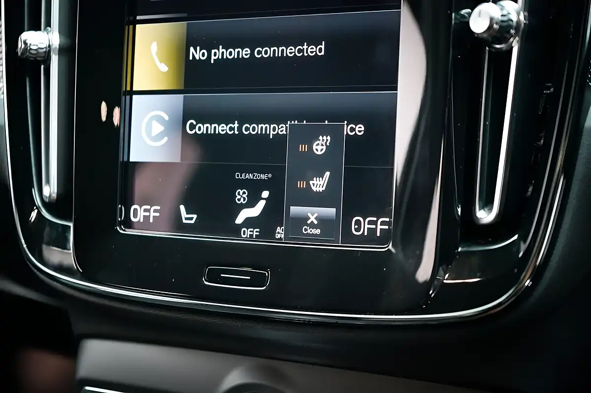Used 2021 Volvo XC40 R-Design Pro Red - Interior and Exterior details 17