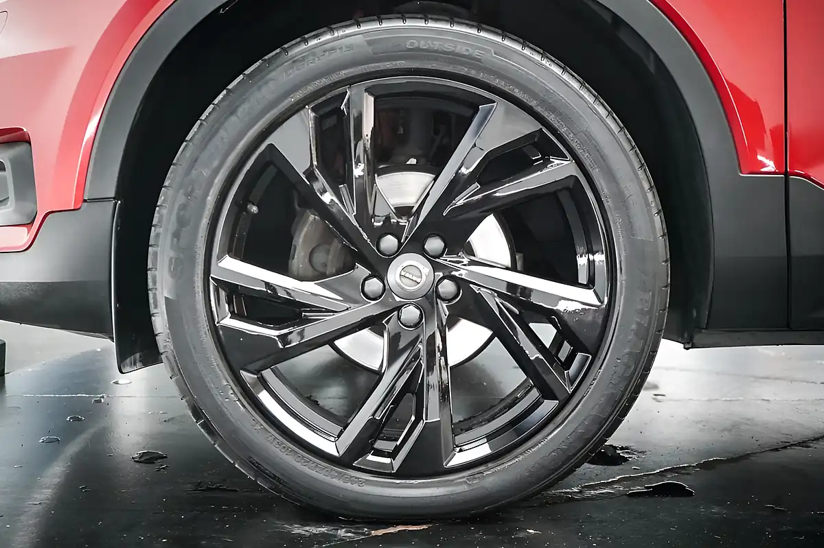 Used 2021 Volvo XC40 R-Design Pro Red - Interior and Exterior details 19
