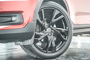 Used 2021 Volvo XC40 R-Design Pro Red - Interior and Exterior details 2