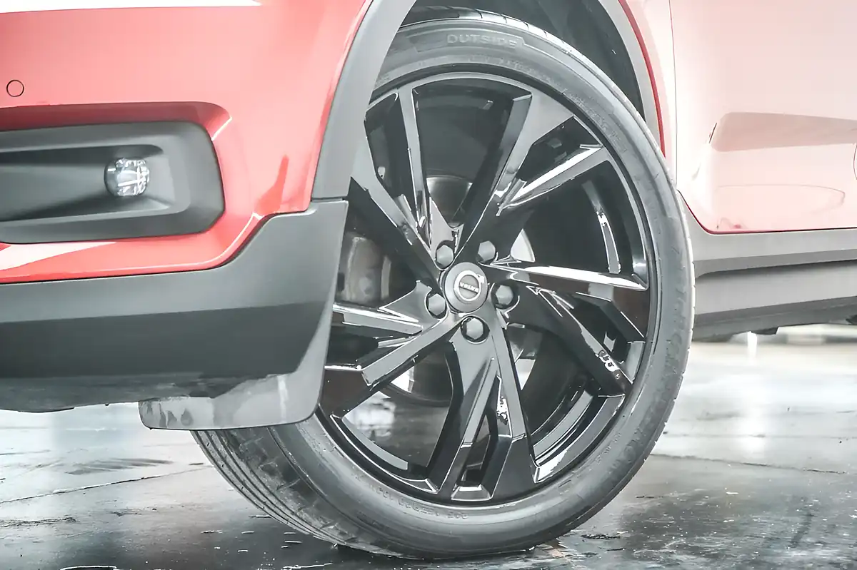 Used 2021 Volvo XC40 R-Design Pro Red - Interior and Exterior details 2