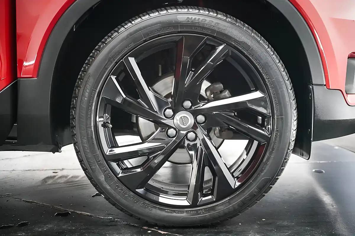 Used 2021 Volvo XC40 R-Design Pro Red - Interior and Exterior details 20
