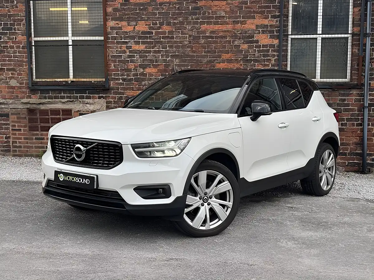 Used 2021 Volvo XC40 R-Design Pro White - Interior and Exterior details 3