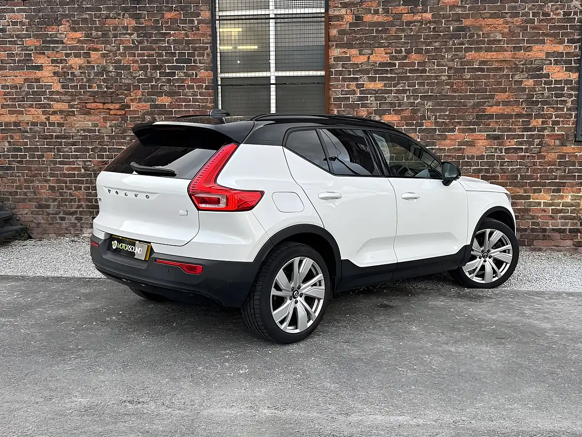 Used 2021 Volvo XC40 R-Design Pro White - Interior and Exterior details 5