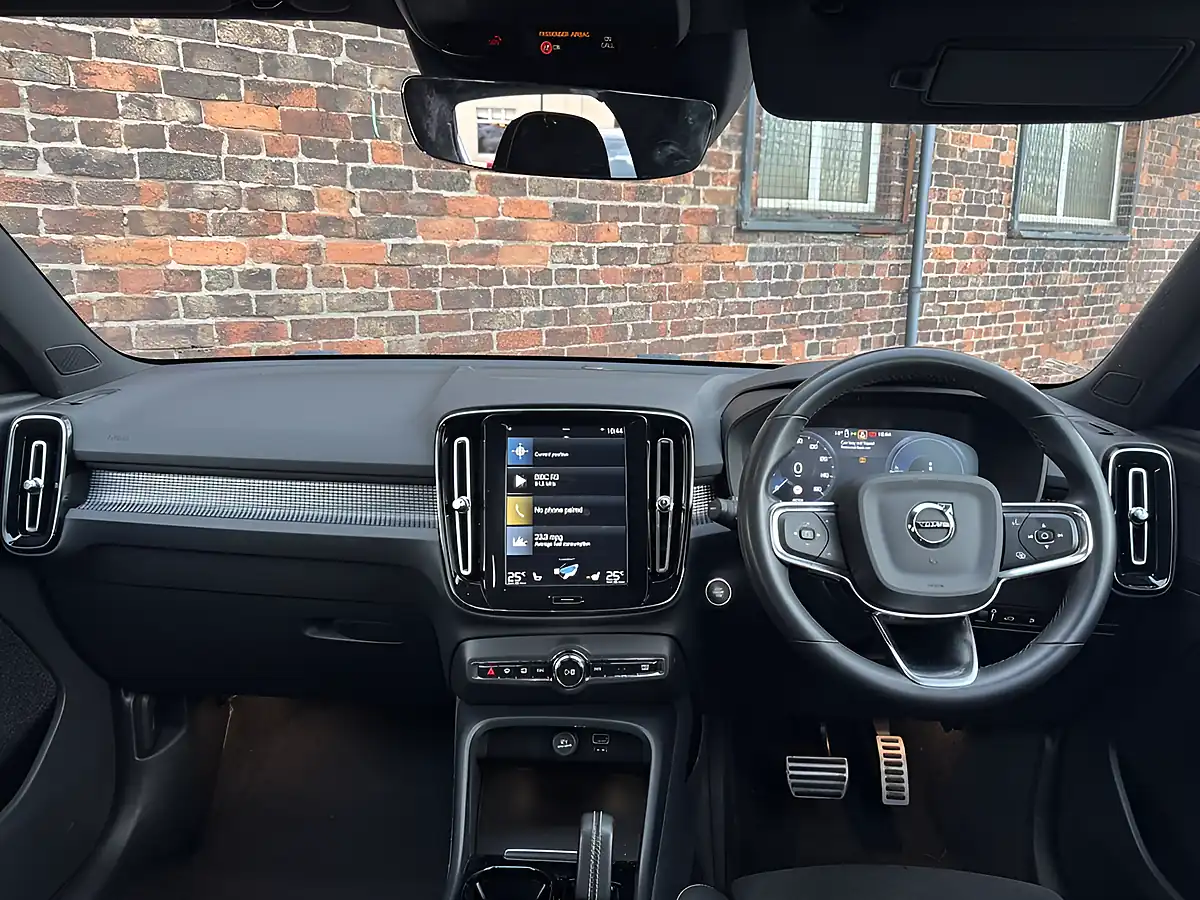 Used 2021 Volvo XC40 R-Design Pro White - Interior and Exterior details 6