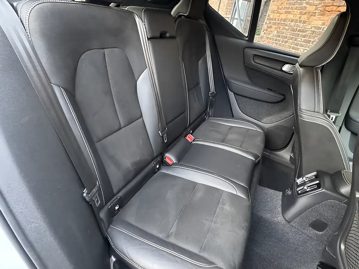 Used 2021 Volvo XC40 R-Design Pro White - Interior and Exterior details 9
