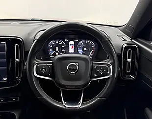 Used 2021 Volvo XC40 R-Design Red - Interior and Exterior details 10
