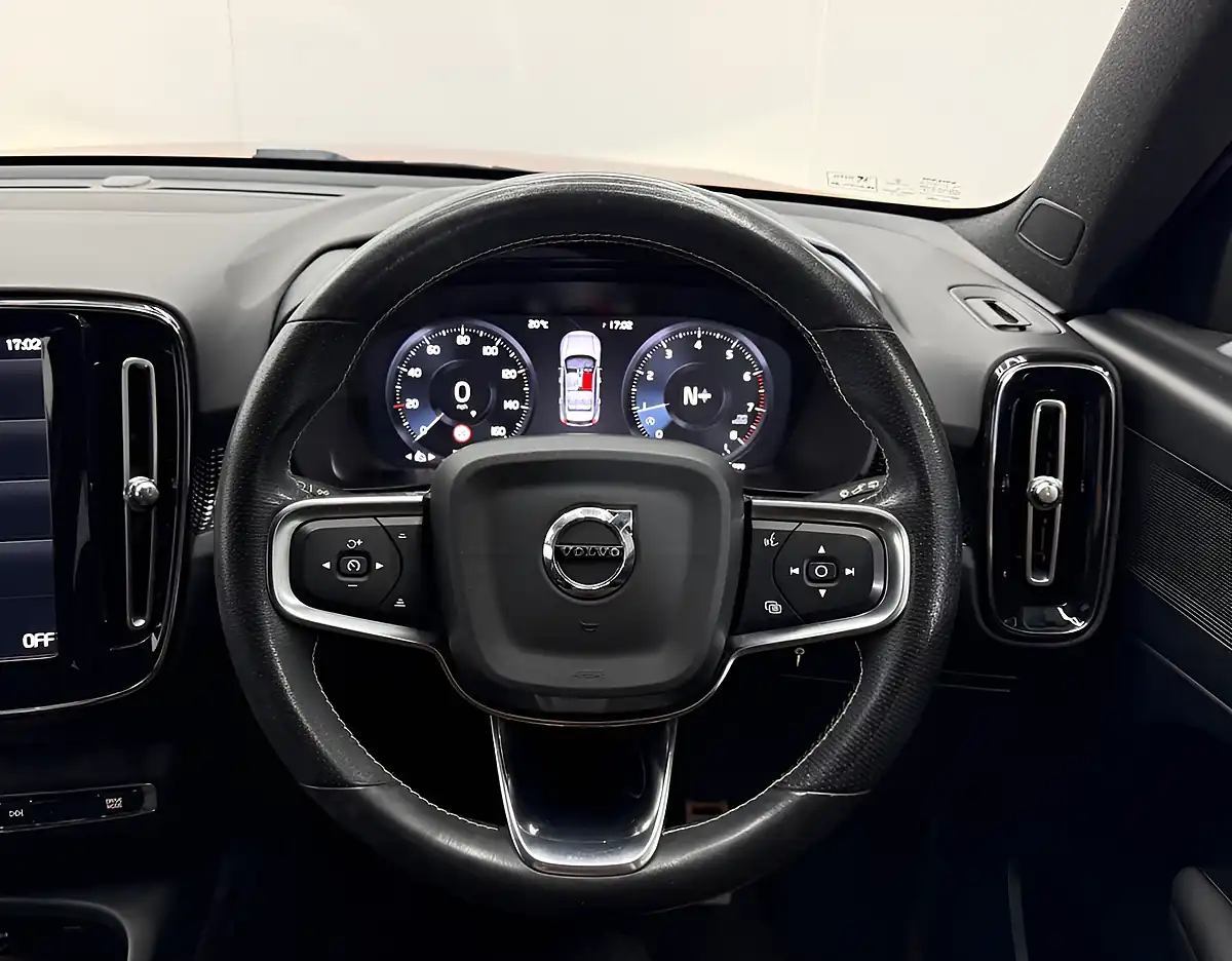 Used 2021 Volvo XC40 R-Design Red - Interior and Exterior details 10