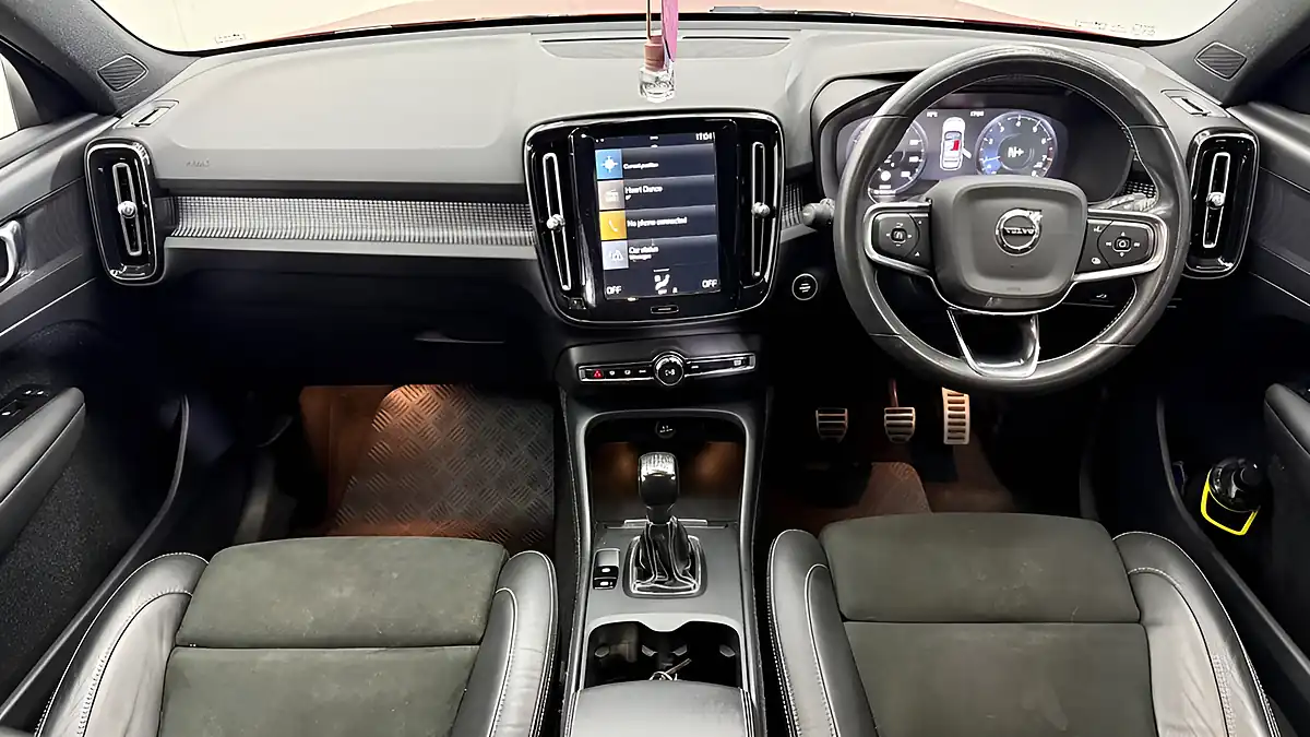 Used 2021 Volvo XC40 R-Design Red - Interior and Exterior details 12