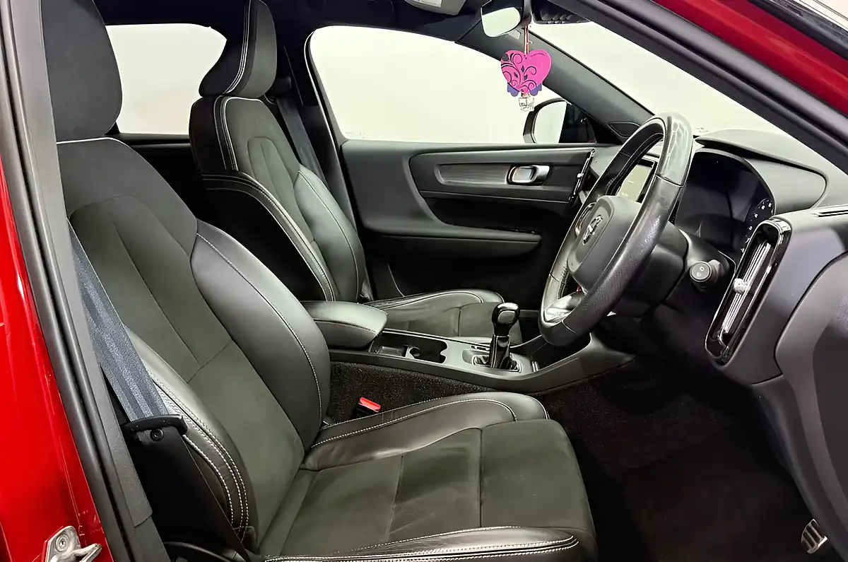 Used 2021 Volvo XC40 R-Design Red - Interior and Exterior details 13